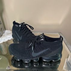 Like New Comes With Box Black Vapormax, Nike Shoes Men, Mens Nike Shoes, Shoes Men, Nike Black, Men's Nike, Black Nikes, Nike Men, Nike Shoes