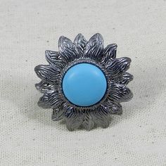 Blue Turquoise Ring, Boho Ring, Black Oxidize Ring, Flower Design Ring, Turquoise Jewelry, Unique Ring, Men Women Ring, Adjustable Ring Description: Weight : 8.57 Gram Approx Gemstone : Blue Turquoise Stone Size : 14 MM Approx Material : Brass, Gemstone Plating : Black Ruthenium Metal : Brass ❣❣ Handmade Item ❣❣ **Made to Order** » G EM S T O N E D E T A I L « **Gemstone structure may vary from the image as two gemstones do not have the same structure** If you want to see the picture of gemstone Smoky Quartz Necklace, Oxidized Ring, Ring Flower, Ring Turquoise, Blue Ring, Blue Stone Ring, Ring Men, Rose Quartz Gemstone, Bleu Turquoise