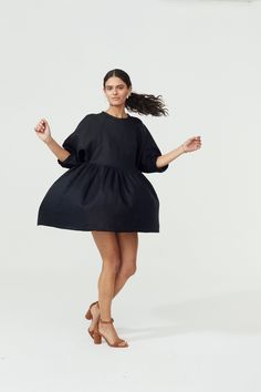 The oversized Alcala Linen Dress is both playful and feminine.Crafted from our signature 100% natural linen, it stands as the ideal mini dress for this sunny season.It features puffed raglan sleeves and offers ample movement, thanks to strategic pleating at the waist.This best-selling dress is the perfect choice for your everyday plans. DETAILS SKU: CM-1025 100% Organic linen Pre-washed and softened Short oversized dress Round neckline Puffed raglan sleeves One Size Made in Vietnam CARE Machine Sunny Season, Oversized Dress, Organic Linens, Nordstrom Store, Nordstrom Dresses, Linen Dress, Natural Linen, Workout Shorts, Raglan Sleeve