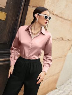 Satin Shirt Outfit, Silk Blouse Outfit, Silk Shirt Outfit, Drop Shoulder Shirt, Solid Color Shirt, Satin Shirt, Style Noir, Simple Shirts, Women Blouses