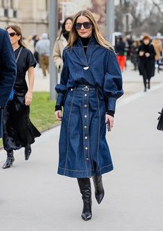 Denim Dress Winter, Chic Denim Outfits, Estilo Olivia Palermo, Moda Denim, Look Jean, Olivia Palermo Style, Denim Skirt Outfits, Denim Outfits, Denim Maxi Dress