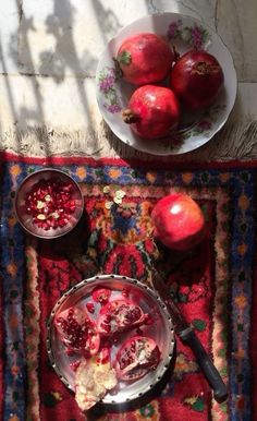 Soft European Aesthetic, Iranian Art, Still Life Photography, Middle Eastern, Aesthetic Food, Granada, Pomegranate