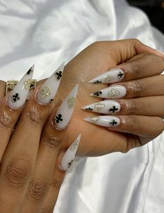 Van Cleef Nail Design, Van Cleef Nails, White Vans, Van Cleef, Amelie, Winter Nails, Best Self, Spring Nails, Summer Nails