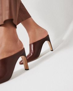 Jil Sander Leather Square-Toe Mule Pumps Mule Pumps, Celebrities Humor, Buy Shoes, Romper Pants, Fashion Over 50, Jil Sander, French Fashion, Red Carpet Fashion, Street Style Women