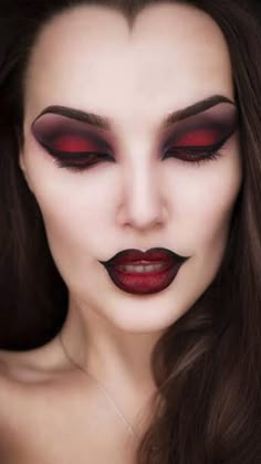 Devil Makeup Halloween, Vampire Makeup Ideas, Vampire Makeup Halloween, Queen Of Hearts Makeup, Goth Makeup Tutorial, Devil Makeup, Vampire Makeup, Eye Makeup Styles, Witch Makeup