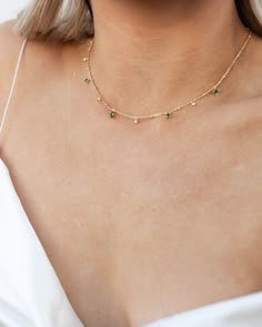 Emerald Green Jewelry, En Route Jewelry, Jewelry Necklace Simple, Prom Necklaces, Formal Jewelry, Dangle Necklace, Green Jewelry, Emerald Necklace