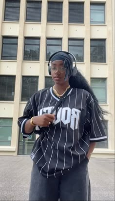 IG : Hayati_jnr Basketball Aesthetic Outfit, Baggy Clothes Black, Jersey Outfit Black Women, Baggy Outfits Girl, Cool Style Outfits, Dope Fashion Outfits, Basketball Outfit, Baggy Outfit Ideas, Drippy Fits