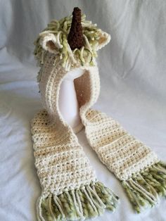 This unique hooded scarf will keep your little one warm and stylish. The Unicorn mane can be made in various colors. There are pockets on the scarf. Please message me for a custom order. The best thing about hand made items are that they can be customized to fit exactly. The hooded scarf can be made in any size. Soft Hats, Hooded Scarf, Cat Hat, The Unicorn, Skull Cap Beanie, Rainbow Dash, Chunky Yarn, Christmas Photos, Fingerless Gloves