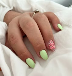 March Nail Designs Spring, Coastal Granddaughter Nails, Natural Nail Art Designs, Nails For March, Biab Gel Nails, Spring Break Nail Ideas, Easy Nails Design, March Nails Ideas, Broken Nails