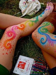 http://www.echopaul.com/pinterest-program.html The Ultimate Summer Bucket List For Bored Kids | Give each other watercolor crayon tattoos. Ultimate Summer Bucket List, Hantverk Diy, Bored Kids, Diy Projektit, Kids Watercolor, Caran D'ache, Summer Bucket Lists, Summer Bucket, E Card