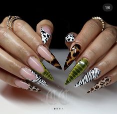 Nail Art Vert, Safari Nails, Nails Vibrant, Snake Skin Nails, Animal Nail Designs, Paznokcie Hello Kitty, Safari Look, Animal Print Nails Art, Zebra Nails