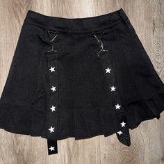 Star Strap Pleated Mini Skirt Never Worn Nwot Amazon Casual Mini Skirt Bottoms, Amazon Skirts, Puffy Skirt, Pleated Mini Skirt, Mini Skirt, Womens Skirt, Mini Skirts, Black White, Black And White