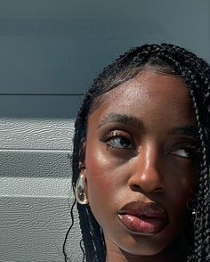 Sun-kissed & melanin rich ☀️ 🍫 #SunKissedSelfies #SunshineSelfies #GlowingInSunlight #SelfieInSunshine #GoldenHourSelfies #RadiantSelfPortraits #SunnySelfieSession #BeamingSelfies #SmilingInSunlight Sun Kissed Makeup, Partner Manifestation, Soul Partner, Sunkissed Makeup, Twists Locs, Pic Inspiration, Squad Goals, Cafe Food, Rock On