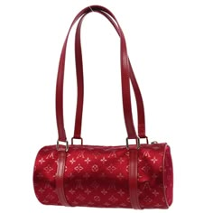 *Not all items online are in stores in Tokyo. If you wish to see a physical item, please contact us in advance. Louis Vuitton Red Monogram Satin Little Papillon M92353 Engraved / Number TH0092 Pocket Outside: - Inside: - Size(Inch) W 7.5 x H 3.5 x D 3.5 " Handle Drop. 7.1 " Size(cm) W 19.0 x H 9.0 x D 9.0 cm Handle Drop. 18.0 cm Color / Material Rouge * Red / Monogram Satin, Leather Accessory - Country of Manufacture France SKU Number 142225 Damage Outside Very Good Condition Inside Very Good Co Louis Vuitton Red, Leather Accessory, Luxury Purses, Pretty Bags, Vintage Louis Vuitton, Cute Bags, Sierra Leone, Leather Accessories, Bottega Veneta