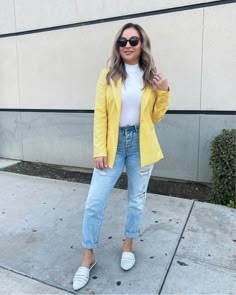 Pastel Yellow Blazer Outfit, Yellow Blazer Outfit Business, Outfit Saco Amarillo, Light Yellow Blazer Outfit, Outfit Con Blazer Amarillo, Blazer Amarillo Outfit, Outfit Miercoles