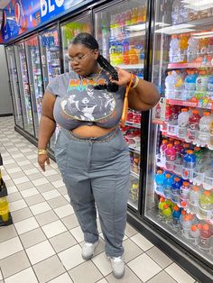 All gray outfit, graphic tee, gray cargo pants, gray Jordan 3 cool gray, Conventionally Attractive, Chubby Girl Outfits, Football Bedroom, Plus Size Outfit, Curvy Barbie, Curvy Fashionista