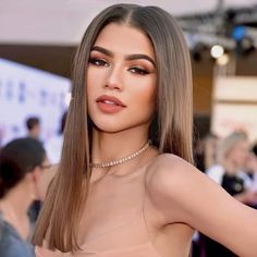 Black Tie Makeup Classy, Matte Lip Makeup Look, Zendaya Makeup Looks, Clubbing Makeup, Maquillaje Aesthetic, Weekend Makeup, Ball Makeup, Different Face Shapes