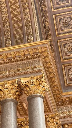 the ceiling is decorated with gold and ornate designs on it's sides, along with two large columns