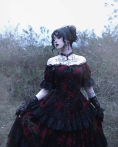 Vampire Theme Outfit, Vampire Goth Dress, Vamp Goth Outfit, Goth Vampire Outfit, Formal Goth Outfits, Gothic Romance Outfit, Vampire Inspired Outfits, Vampire Outfit Aesthetic, Vampire Goth Outfits