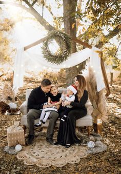 Outdoor Nativity Scene Photoshoot, Christmas Outdoor Setup, Christmas Photo Set Up Outdoor With Bench, Christmas Backdrops For Photos Outdoors, Fall Family Mini Session Ideas, Christmas Outdoor Mini Session Ideas, Nativity Photo Shoot, Couch Mini Session, Christmas Bed Set Up Photography