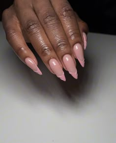 Almond Shape On Natural Nails, Almond Nails Dark Skin, Almond Nails On Black Women, Pretty Almond Nails, Gel French Tips, Almond Acrylic Nails Designs, Trendy Almond Nails