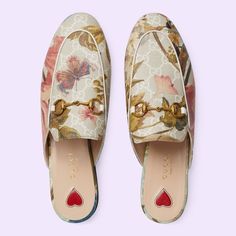 Women’s Gg Flora Princeton Slipper Description: Multicolor Gg Supreme Flora Print Canvas Gold-Toned Hardware White Trim Horsebit Leather Sole Flat Size 40 Womens Category: Shoes Brand: Gucci Color: Multicolor Gucci Shoes Women, Gucci Slippers, Flora Gucci, Floral Slippers, Floral Overlay, Gucci Tote, Women's Mules, Womens Mules, Walker Boots