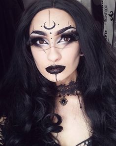 Angel Hairstyle, Glam Witch Makeup, Halloween Witch Makeup Ideas, Dark Angel Makeup, Witchy Shoot, Pagan Makeup, Witch Face Paint, Witchy Makeup, Ghost Makeup