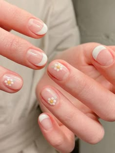 Cute Korean Nails, Korean Nail, Minimal Nails Art, Korean Nail Art, Korean Nails, Daisy Nails, Simple Gel Nails, Minimal Nails