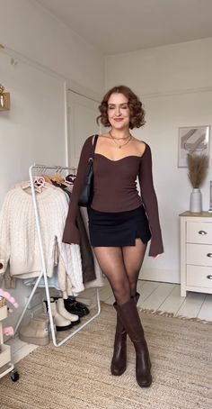 Short Skirts With Stockings Outfits, Stocking Outfit, Fest Outfits, Winter Fashion Outfits Casual, Fashion Attire, Outfit Inspo Fall, Fashion Fits, Outfit Goals, Outfit Casual