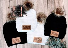 Women's ribbed beanie with fur pom, with engraved leather patch. Beanie is one size fits all and made of 100% acrylic. ✨These Cute Beanies also make an amazing gift idea! If you are looking for a birthday gift, housewarming gift, mothers day gift, christmas gift, a gift for family, a gift for friend or a appreciation gift for teachers! ✨Every single one of them is slightly different. 🛒Please DOUBLE CHECK your CART before ordering. Once an order has been placed we CANNOT make any changes or addi Beanies With Leather Patch, Leather Patch Beanie, Leather Patch Hat Ideas, Cute Winter Hat, Fall Beanies, Womens Beanie, Cute Winter Hats, Engraving Projects, Hat Bar