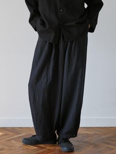 This is a casual and comfortable linen pants that are made out of sturdy linen 100% fabric. With a wide silhouette and adjustable buttons on the hem, it can be easily styled for your daily casual outfit.- Linen 100% fabric- Coarse texture and balloon silhouette- Adjustable buttons on the hem Straight Linen Pants With Buttons, Linen Trousers With Buttons, Linen Wide Leg Bottoms With Button Cuffs, Black Linen Wide Leg Bottoms, Black Linen Wide-leg Pants, Relaxed Fit Linen Pants With Buttons, Wide Leg Linen Pants With Buttons, Oversized Linen Bottoms With Pockets, Black Linen Wide Leg Ankle-length Pants