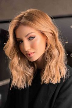 Professional Mid-Length Blunt Peach Hairstyle Peach Hair Colors, Hairstyle Ideas Easy, Modern Short Hairstyles, Strawberry Blonde Hair Color, Stylish Hairstyles, Peach Hair, Midlength Haircuts, Absolutely Fabulous