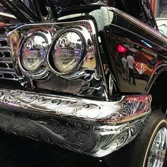 the front end of an old car with chrome paint