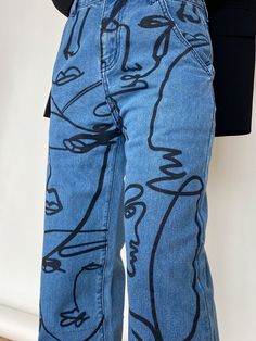 Art Abstract Lines Drawing Boyfriend Jeans Abstract Art Clothes, Pants With Drawings On Them, Drawing On Jeans Sharpie, Legging Jeans Outfit, Art On Jeans, New Jeans Jeans, Drawing Boyfriend, Jeans Skirt Outfit, White Jeans Outfit Summer