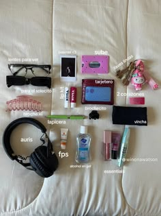 What To Put In A Tote Bag, Inside School Bag, Bag Layout, Pack My Bag, School Backpack Essentials, Uni Bag, Stylish School Bags