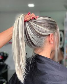 3D Blonding! Hairstyles Pigtails, Dark Roots Blonde Hair, Blending Gray Hair, Hair Done, Gray Hair Highlights, Hacks Clothes, Blonde Hair Shades, Balayage Hair Blonde, Blonde Hair Looks