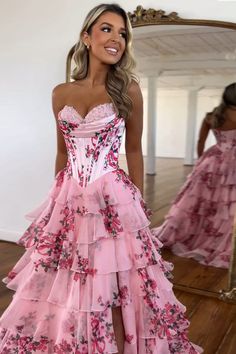 Senior Prom Dress, Beach Wedding Bridesmaid Dresses, Bodycon Dress Homecoming, Tiered Prom Dress, Homecoming Dresses Sparkly, Printed Prom Dresses, Ruffle Prom Dress, Classy Prom, Prom Dress Inspo