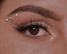 EUPHORIA MAKUP LOOKS & INSPO | RHINESTONE MAKEUP Ušný Piercing, Coachella Makeup, Make Up Designs