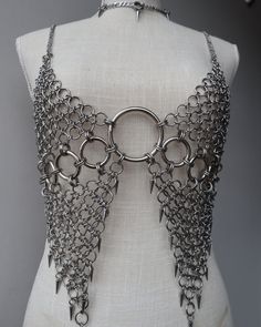 Chain Mail Belt, Chainmaille Corset, Chainmail Aesthetic, How To Make Chainmail, Female Chainmail, Chainmail Vest, Crochet Chainmail, Chainmail Harness, Chainmail Outfit