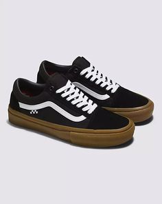 Skate Old Skool Shoe Vans Black Skate Shoes With Rubber Waffle Outsoles, Black Skate Shoes With Rubber Waffle Outsoles, Black Casual Skate Shoes With Rubber Waffle Outsoles, Long Skate, Neon Shoes, Old School Vans, Vans Men, Skate Man, Old Skool Black