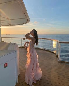 Long Dress With Open Back, Dress With Cover Up, Fancy Beach Dress, Sea Style Fashion, Maxi Dresses Aesthetic, Poses With A Dress, Goddess Style Outfits, Goddess Inspired Outfits, Cool Prom Dresses