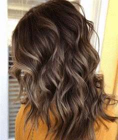 balayage brunette hair colors spring summer Long Hair Waves, Brown Hair Shades, Chocolate Brown Hair Color, Latest Hair Color, Brunette Balayage, Spring Hair Color, Brunette Balayage Hair, Hair Color Light Brown, Long Hair Color