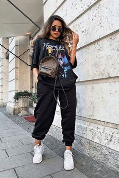 Black Sweatpants Outfit, Sweatpants Outfit Ideas, Cute Sweatpants Outfit, Sweatpants Outfits, Cute Sweatpants, Style Sweatpants, Sweatpants Outfit, Joggers Outfit, Shein Outfits