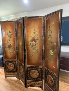 Add an element of elegance and timeless beauty to your living space with this stunning four-panel room divider. Embodying the classic Oriental style, this Deco Florist Gold Room Divider is perfect for creating private spaces in a room or simply as a beautiful decorative piece. The intricate and detailed design is accentuated by the golden finish, adding an air of luxury to any setting. Crafted to perfection, this room divider is made from high-quality materials ensuring its durability and long-lasting appeal. The four-panel design allows for versatility in placement and use, making it an ideal addition to any home or office. Transform your space with this gorgeous piece and let its beauty speak for itself. Minor Wear / tear! Please see in photo . But Overall it's a one of a kind piece. For Vintage Room Divider, Gold Room, Wooden Room Dividers, Gold Rooms, Room Divider Screen, Divider Screen, Panel Room Divider, Console Sofa, House Interiors