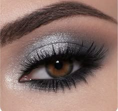 Silver Eyeshadow Looks, Maquillaje Smokey Eyes, Black And Silver Eye Makeup, White Eye Makeup, Grey Makeup, Shimmer Eye Makeup, Glitter Makeup Looks