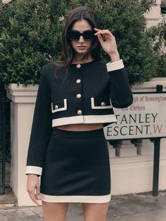 LICHI - Online fashion store :: Cropped jacket with large buttons and contrasting inserts Fashion Blogger Aesthetic, Mini Skirt Suit, Rok Mini, Suiting Fabric, Elegante Casual, Looks Street Style, Online Fashion Store, Large Buttons, Looks Chic