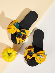 African Shoes, Fashion Shoes Sandals, Open Toe Slippers, Cute Slippers, Slippers For Women, Fashion Slippers, Bow Decor, Girly Shoes, Cute Sandals