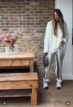 Silver Metallic Trousers Outfit, Silver Jeans Outfit Casual Styles, Silver Pants Outfit Casual, Silver Trousers Outfits, Silver Jeans Outfit, Gold Pants Outfit, Dad Sneakers Outfit, Silver Skirt Outfits