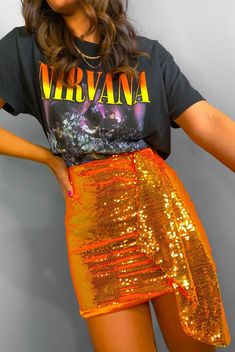 Orange Metallic Outfit, Orange Sequin Skirt Outfit, Orange Sequin Skirt, Funky Festival Outfits, Orange Party Outfit, Sequin Skirt Outfit Parties, Fun Concert Outfits, Orange Skirt Outfit, Orange Screen