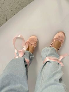 Random Core, Ropa Upcycling, Ballet Flats Outfit, Fest Outfits, Dr Shoes, Flats Outfit, Pink Aura, A Goddess, Blair Waldorf